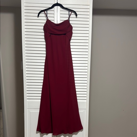 Betsy & Adam Dresses & Skirts - Elegant Burgundy Spaghetti Strap Dress